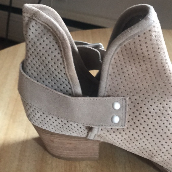 Dolce Vita suede booties. Never worn. Size 9 1/2 - Picture 6 of 6
